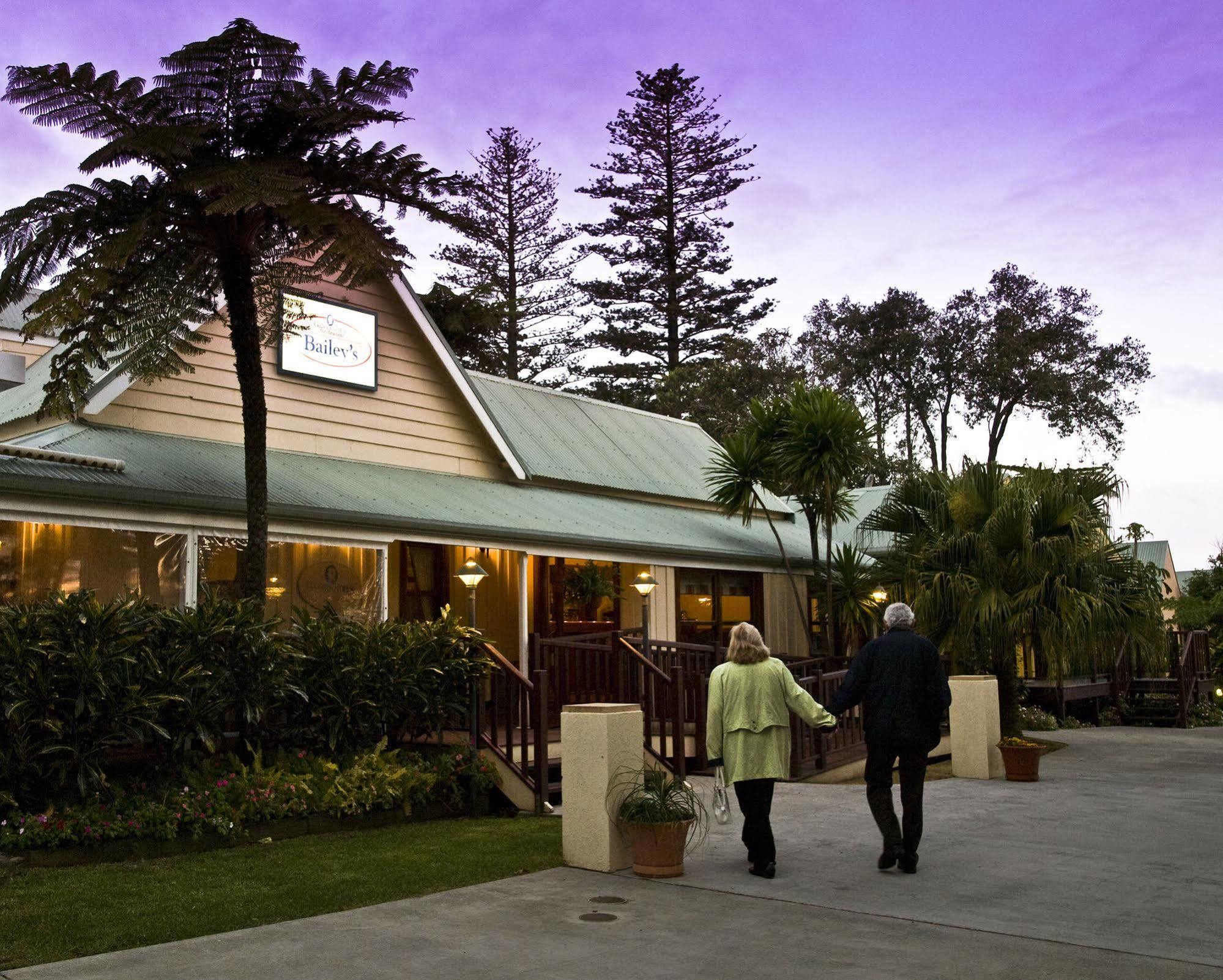 Governors Lodge Resort Hotel Burnt Pine Exterior photo